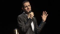 El cantante Antonio Barros en una actuaci�n en Vimianzo
