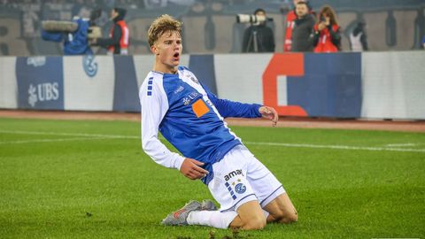 Jonathan Asp Jensen, celebrando un gol con el Grasshopper suizo.