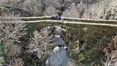 Una delegación de Sabrosa visitó Río en enero para preparar el congreso (en la imagen, en el puente Navea).