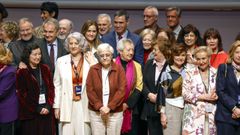 Foto de familia del presidente del Gobierno, Pedro Snchez, junto a la vicepresidenta tercera y ministra para la Transicin Ecolgica y el Reto Demogrfico , Sara Aagesen y el expresidente del Gobierno, Jos Luis Rodrguez Zapatero, en el acto conmemorativo del 20 aniversario de la Ley contra la Violencia de Gnero, este lunes en Madrid.