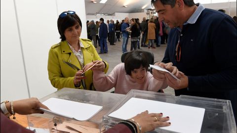 Laura S�nchez Herrero, con discapacidad intelectual, ejerce su derecho al voto