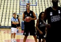 Oriol Junyent pondr� la dosis de veteran�a en un juego interior con mucha juventud.