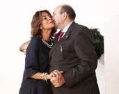 D�az y Mart�nez se abrazan tras la toma de posesi�n. 