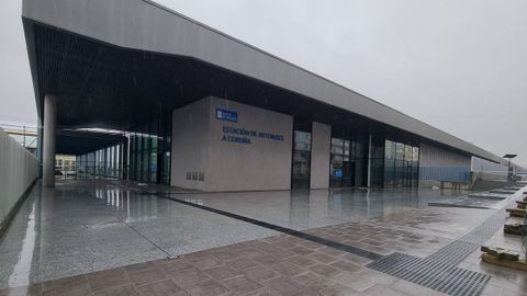 Exterior de la nueva terminal de buses de A Coru�a, en la zona de A Sardi�eira