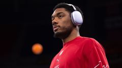 Trent Forrest, durante el calentamiento contra el San Pablo Burgos.