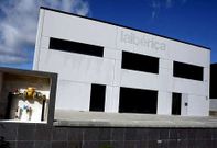 La nave de la imprenta La Ib�rica en el pol�gono del Tambre est� hoy abandonada.