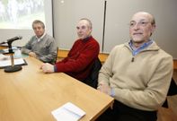 Dom�nguez Rial, Fern�ndez Carrera y Garc�a Losada, en la asamblea del s�bado pasado. 