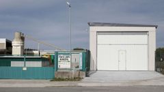 La nave del taller est� situada en la parcela del punto limpio municipal, en el pol�gono