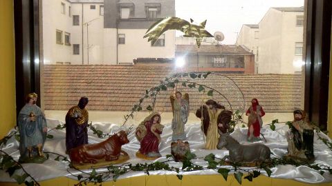 Beln que adorna la Casa Consistorial de Vern