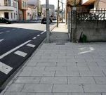 Delante de los edificios de nueva construcci�n las aceras son m�s anchas y con mejores materiales.