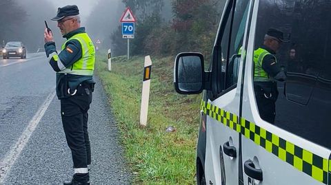 Un agente de la Guardia Civil, en un�control de tr�fico