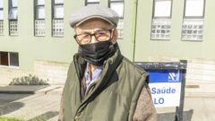 Eduardo Allo, reci�n vacunado en el centro de salud de Carballo. 