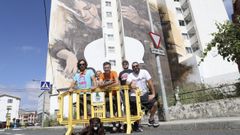 Hugo Lomas, en el centro, durante su participacin en el Perla Mural Fest