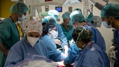 Imagen de archivo de un trasplante de coraz�n en el Hospital de A Coru�a