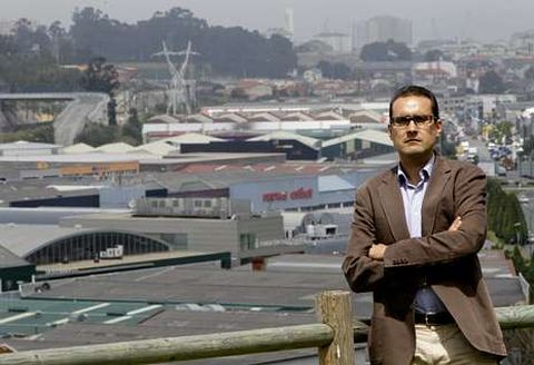 <span lang= es-es >Ante la crisis, optimismo y responsabilidad</span>. Reconoce Rub�n Ocampo que son tiempos dif�ciles, aunque el pol�gono de Pocomaco est� aguantando bien las embestidas de la crisis. Como soluci�n apunta al optimismo y a la responsabilidad. �Los empresarios tenemos que conseguir ser m�s eficaces para ser capaces de contratar a m�s gente, porque de esto solo se sale con trabajo. Eso es lo que cualquier empresario �tico desea�, considera.