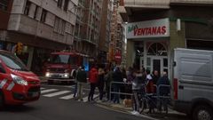 El dispositivo de bomberos en la calle de Domingo Garca de la Fuente