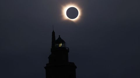 Eclipse total desde la torre de H�rcules