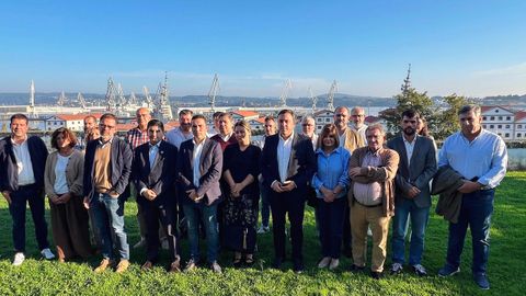 Un frente comn. En la reunin particip el secretario provincial y alcalde de Pontedeume, Bernardo Fernndez, el presidente de la Diputacin, Valentn Gonzlez Formoso; el subdelegado, Julio Abalde; los alcaldes de Valdovio, A Capela, Neda y los portavoces del PSOE de Ferrol, Narn, Mugardos, Fene y Cabanas. 