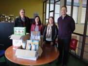 Acto de entrega de los alimentos donados