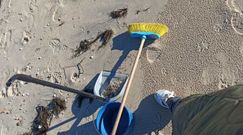 Esta ma�ana se emplearon escobas y recogedores para recoger los pellets en O Grove