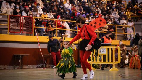 Concurso de disfraces en el carnaval de Outes.