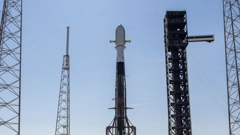 El sat�lite espa�ol Falcon 9 con el SpainSat NG II justo antes de ser lanzado al espacio