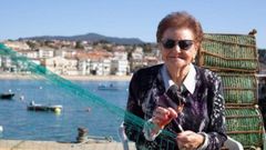 Rosal�a durante la grabaci�n de Nigr�n na Memoria, el documental municipal en el que dej� testimonio de la vida de las redeiras y de la tradici�n marinera.
