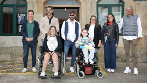 Acompaando a Merchi lvarez y Tiago, estuvieron el cantante Javi Maneiro, el alcalde Luis Oujo, el concejal de Deportes, Carlos Lorenzo; la madre de Tiago, Carmen Vzquez, entre otros