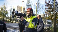 Omar Vzquez, secretario del comit de empresa de Ence y responsable de Comisiones Obreras en Pontevedra, durante un piquete de la huelga.