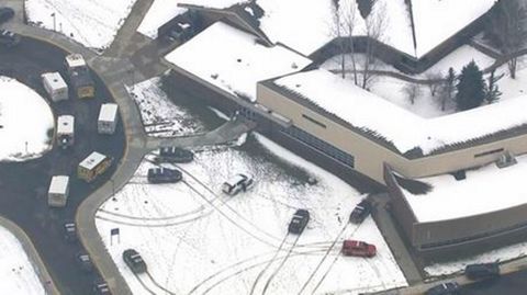 Captura de v�deo de una vista a�rea del centro donde se produjo el tiroteo