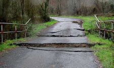 El Concello dubr�s ha cerrado el viaducto al tr�fico rodado por que hay riesgo de desplome.