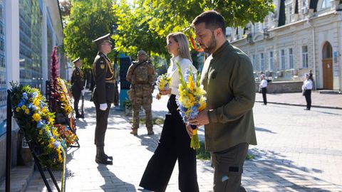 El presidente de Ucrania, Volodimir Zelenski, recuerda a los ca�dos en el conflicto con Rusia