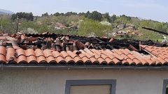 La cubierta de la vivienda sufri� importantes da�os a causa del incendio