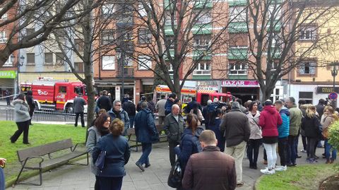 Incendio en la Avenida Pumar�n de Oviedo