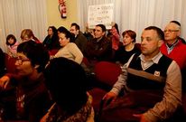 Numerosos padres de Milladoiro acudieron al pleno que debati� una moci�n sobre Vent�n.
