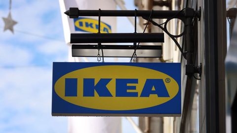 Cartel de Ikea en el exterior de una tienda