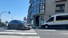 El hombre se precipit� desde un segundo piso del edificio situado en la esquina entre las calles San Paio y Grad�n