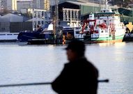 El Camila, la izquierda abandon� ayer la grada de Arm�n.