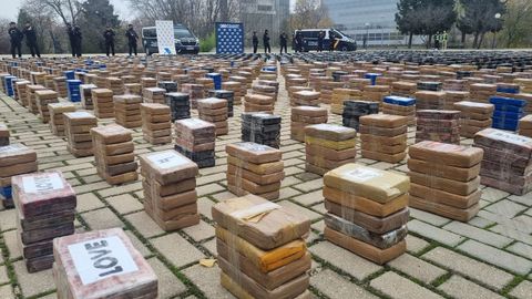 Paquetes de un kilo en el que fue el mayor alijo incautado en Galicia (7.2 toneladas). Entró en diciembre del 2023 por el puerto de Vigo y fueron decomisados en una empresa de Cambre