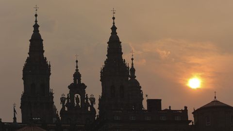 La Catedral de Santiago bajo la puesta de sol.