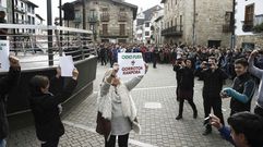 As� se enfrent� Consuelo Ord��ez a los manifestantes