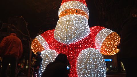 Un gran Pap� Noel en la plazuela de San Miguel