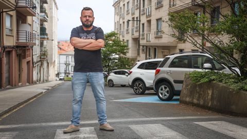 Gustavo Chacartegui posa en el barrio donde ha residido toda la vida.