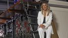 Yolanda Daz, este venres xunto a unha das mquinas expostas no Museo Santiago Rey Fernndez-Latorre