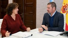 El conselleiro Jos� L�pez Campos con la alcaldesa de Ri�s, Eva Barrio.