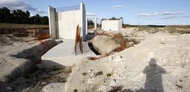 Imagen de las obras paralizadas desde el 2008 del tramo de la autov�a Lugo-Ourense en Carballedo.