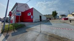 Las obras para acondicionar el aparcamiento y la nave que ocup� el Maxi Dia de Ribadeo