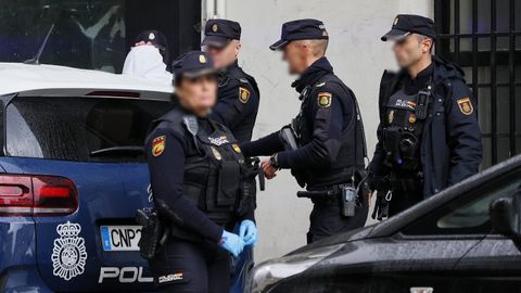 Operativo policial en la calle Vizcaya de A Coru�a