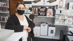 Pilar Alonso, de Comercial Queijo, ha vendido muchos purificador, sobre todo al inicio de la pandemia 