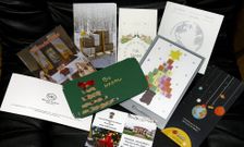 Pese al auge de las redes sociales o el WhatsApp, las postales no faltan a su cita con la Navidad. 